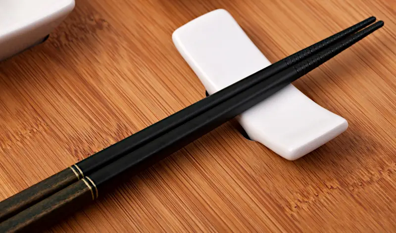 chopstick etiquette: chopstick rest